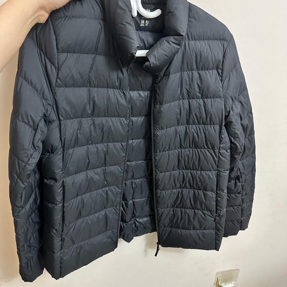 Uniqlo Women's Classic Black Puffer Jacket - Picture 2 of 3